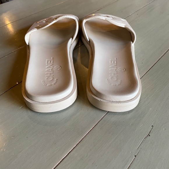 CHANEL Cream Mules - Picture 3 of 4